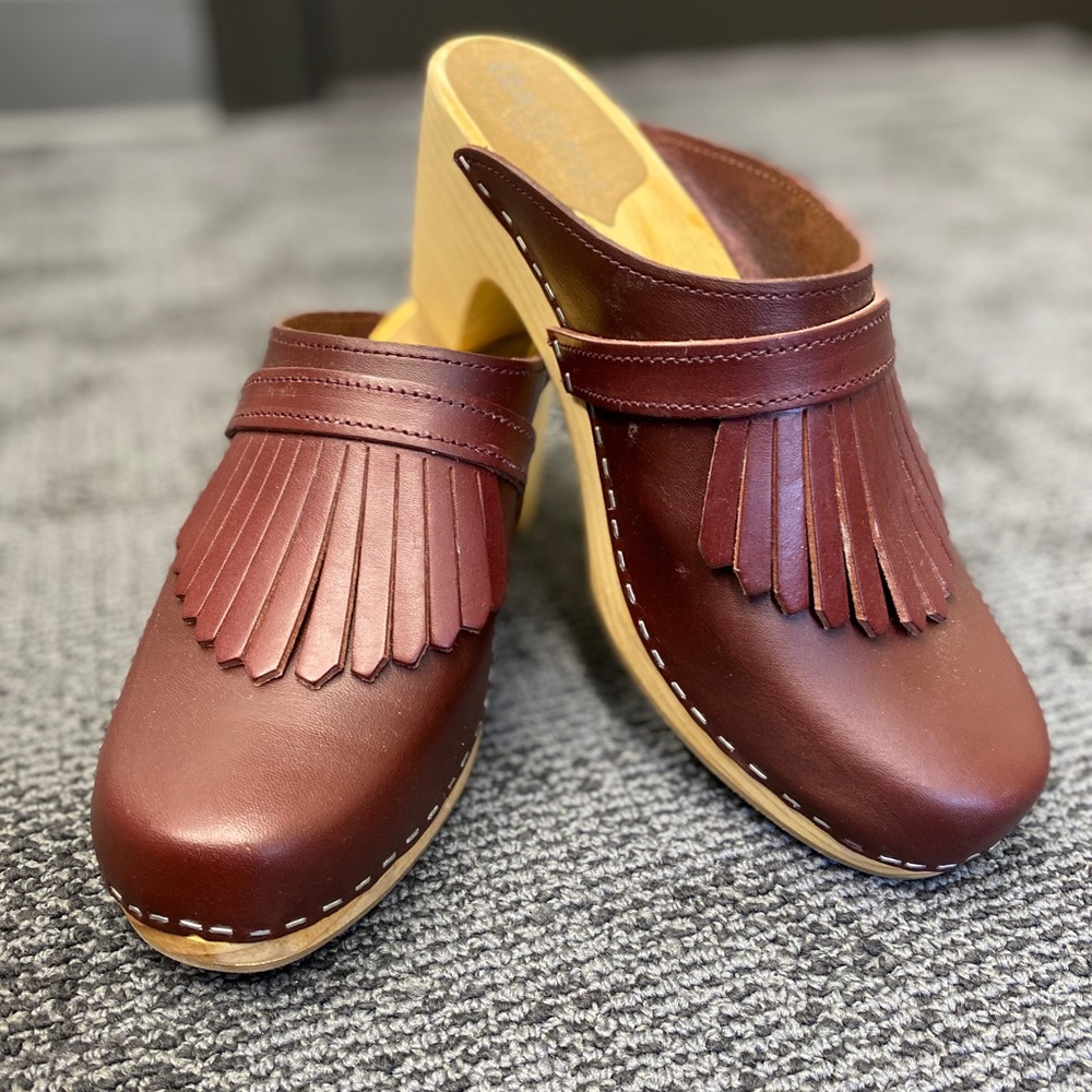 Oxford wooden clogs